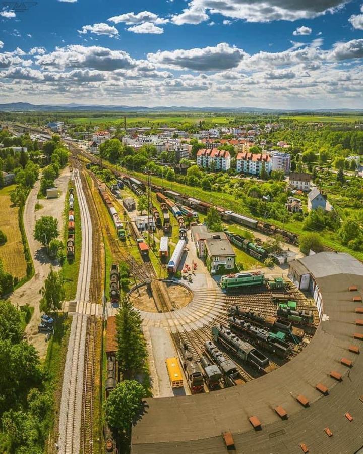 Wagony Sypialne W Muzeum Kolejnictwa Hotel Jaworzyna Slaska Kültér fotó